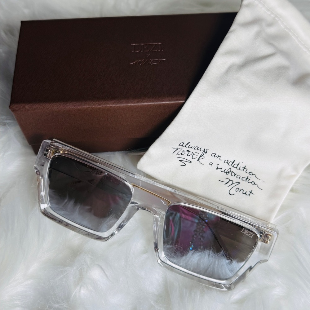NWOT-DEZI Slick Icy Transparent Sunglasses with gold Accents